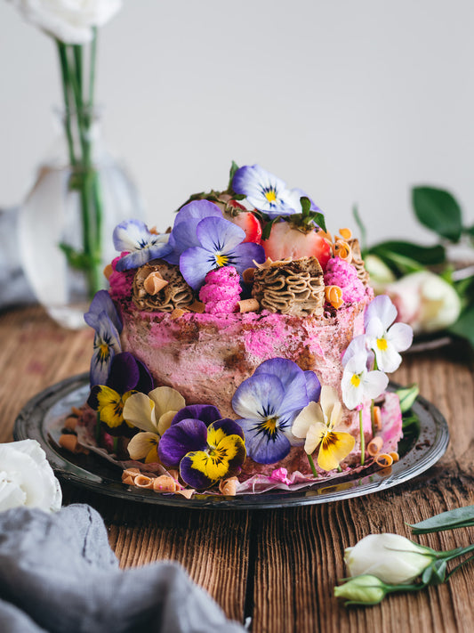 Mini Spring Vanilla Cake with edible flowers🌸